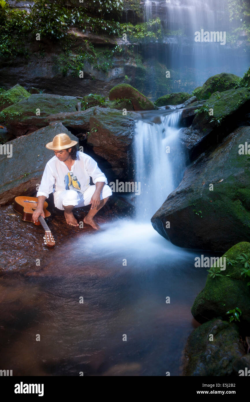 Musicista brasiliano Doriva a casa in Tocantins Foto Stock