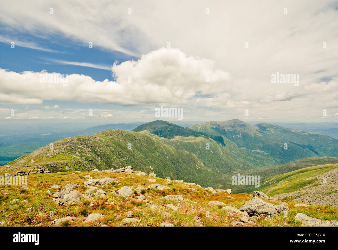Vista della gamma presidenziale da Mount Washington. White Mountains regione, New Hampshire. Foto Stock