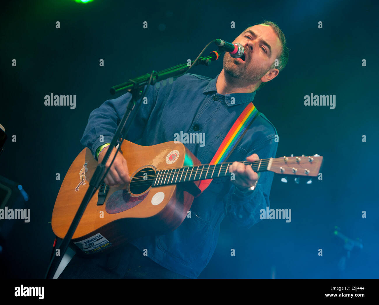 Dorset, Regno Unito. 1 agosto, 2014. Steve Mason sul palco a Camp Bestival Lulworth Castle & Park, East Lulworth, Wareham Dorset, 1 agosto 2014 Credit: Brian jordan/Alamy Live News Foto Stock