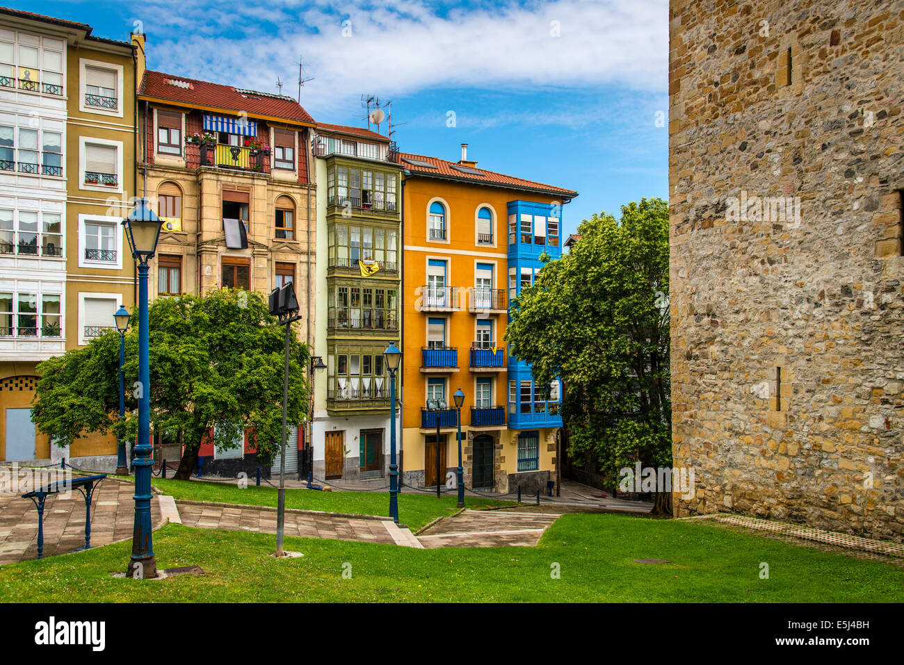 Case colorate nella città di Portugalete, Biscaglia, Paesi Baschi Foto Stock