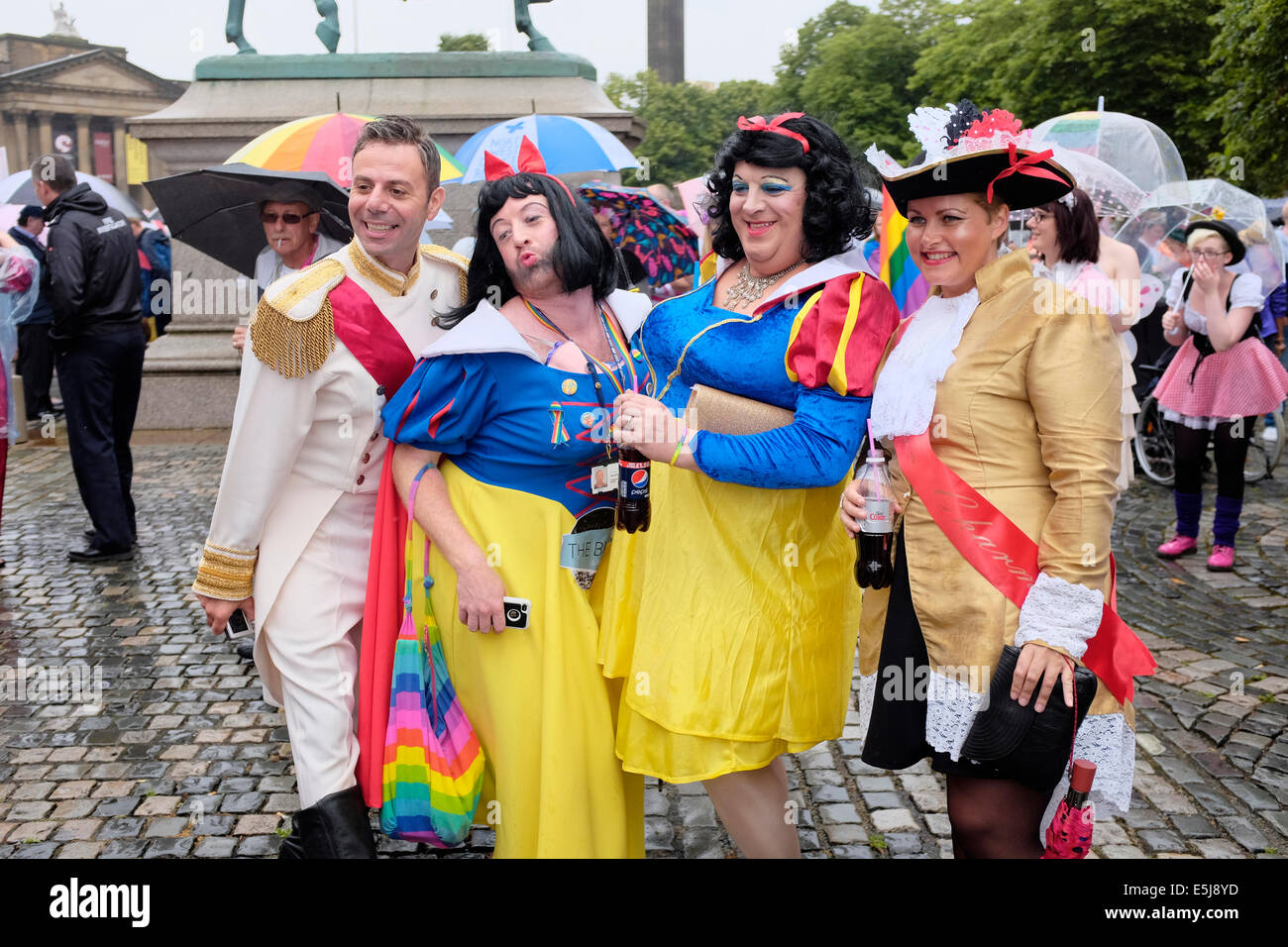 Liverpool, Regno Unito. 2 agosto, 2014. Liverpool Gay Pride Festival e marzo si svolge oggi. Foto Stock