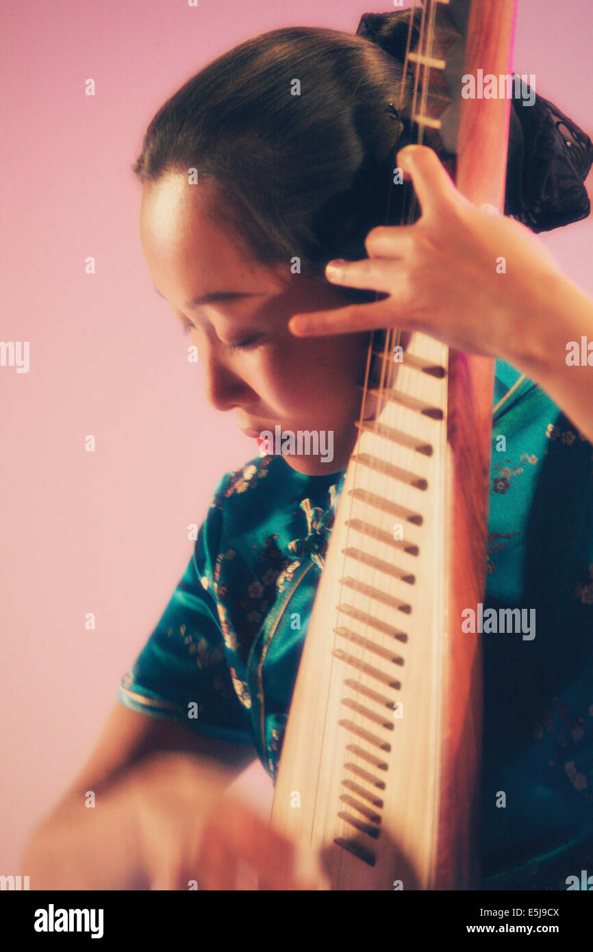 Ritratto di Liu Fang, suonatore di Pipa cinese-canadese Foto Stock
