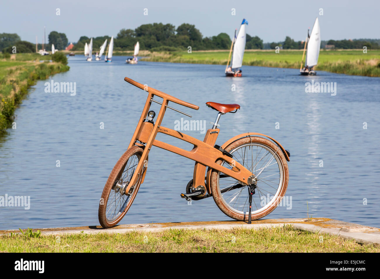 Paesi Bassi, Woudsend, Fronda Bike. Il design olandese bici in legno è una creazione di Jan Gunneweg Foto Stock