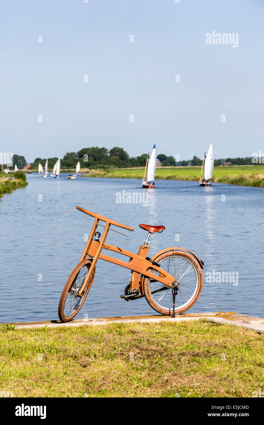 Paesi Bassi, Woudsend, Fronda Bike. Il design olandese bici in legno è una creazione di Jan Gunneweg Foto Stock