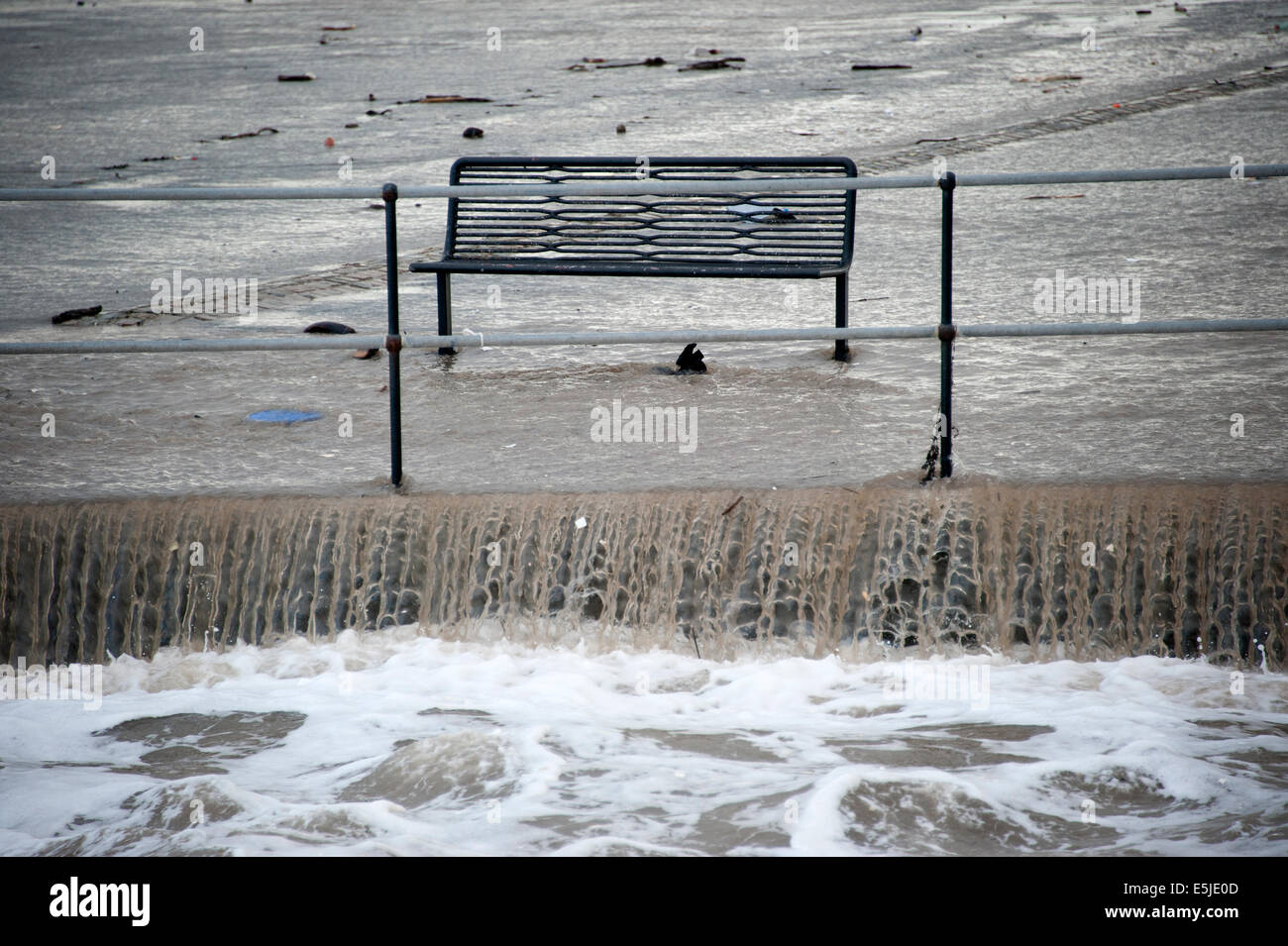 Inondazioni Mareggiata acqua mare inverno inondato Foto Stock