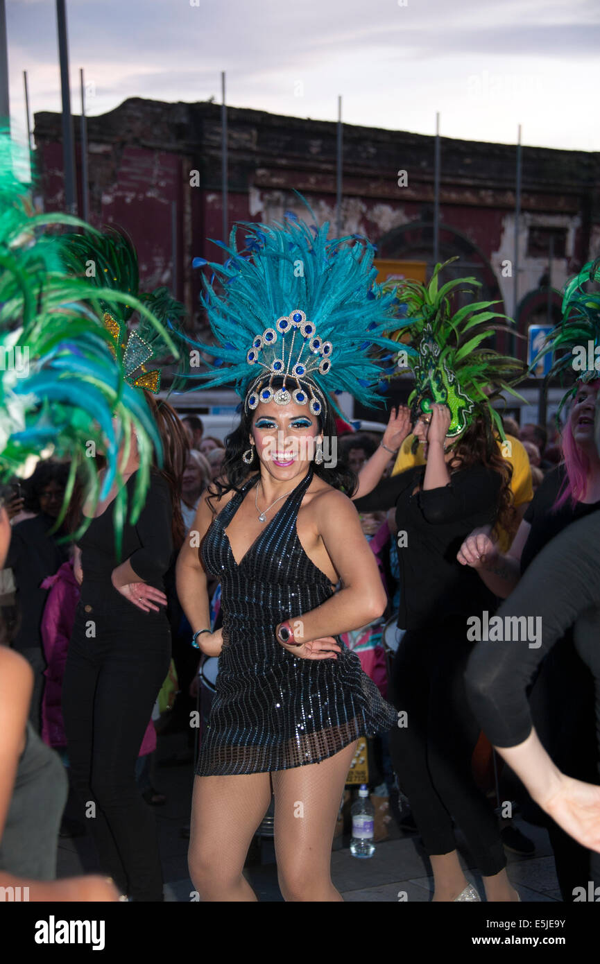 Carnevale Caraibico piume ballerino Fun Foto Stock