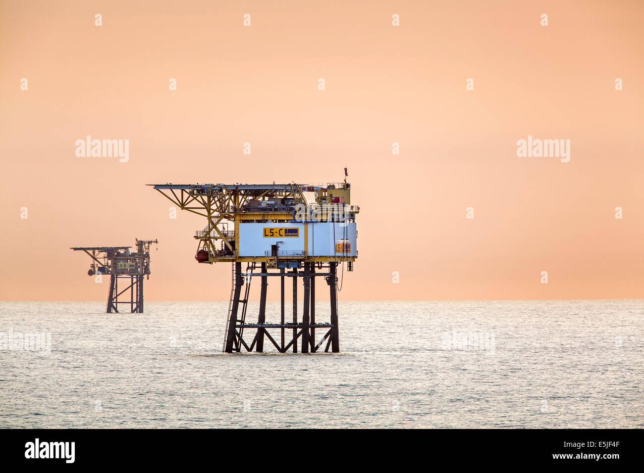 Paesi Bassi, Den Helder, olandese zona economica sul Mare del Nord. Gas di piattaforme di produzione Foto Stock