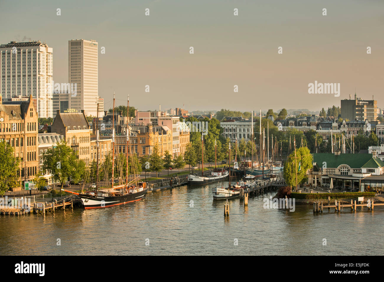 Paesi Bassi, Rotterdam, Veerhaven, Porto vintage navi a vela. Sinistra famosa nave chiamata Oosterschelde Foto Stock