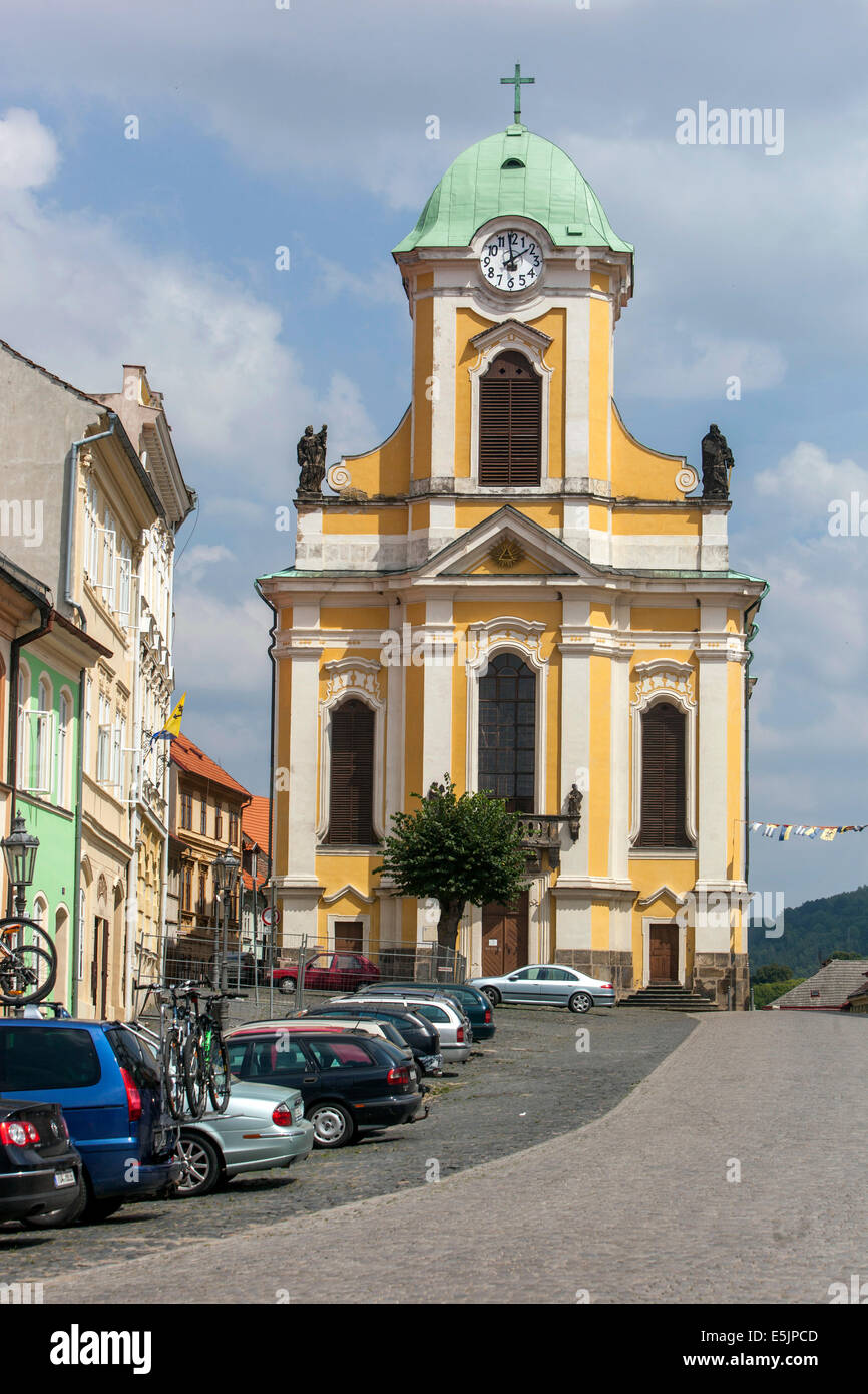 San Pietro e Paolo Chiesa - Mirove Square, Città Ustek - il più piccolo conservazione urbana nella Repubblica Ceca Boemia settentrionale Foto Stock