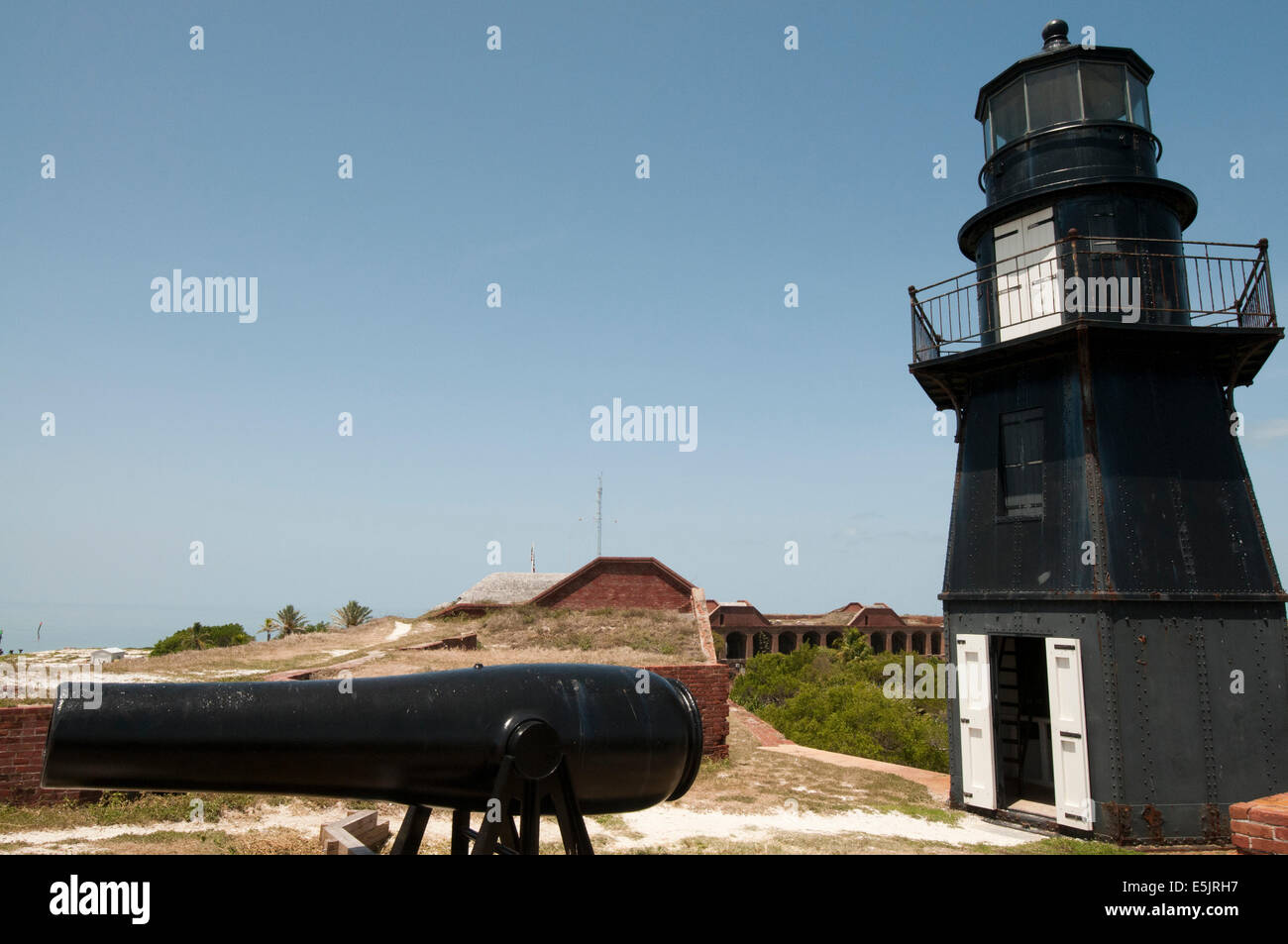 La guerra civile era Fort Jefferson è casa di dieci dei pochi rimanenti quindici pollici, 25 ton smoothbore rodman cannoni e giardino luce chiave Foto Stock