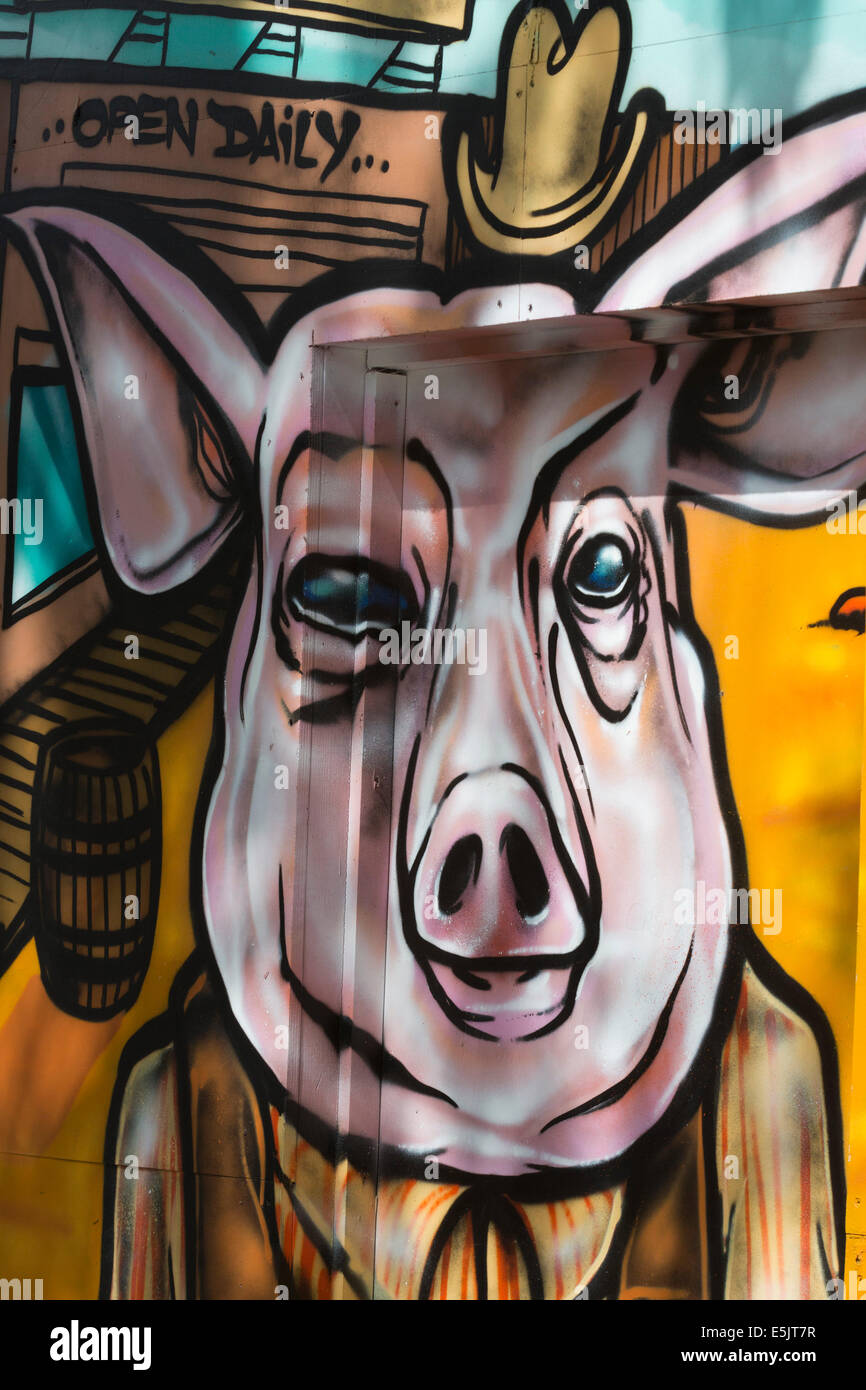 Graffiti di un maiale vicino a Camden Market su Chalk Farm Road, Londra, Inghilterra, Regno Unito Regno Unito Foto Stock