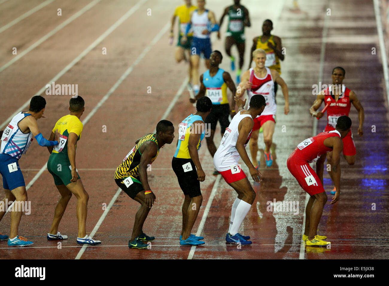 Hampden Park Glasgow 2 agosto 2014. Giochi del Commonwealth giorno 10 atletica. Uomini 4x400 finale del relè. Inghilterra prendere l'oro. Bahamas prendere argento e Trinidad & Tobago prendere il bronzo. Credito: ALAN OLIVER/Alamy Live News Foto Stock