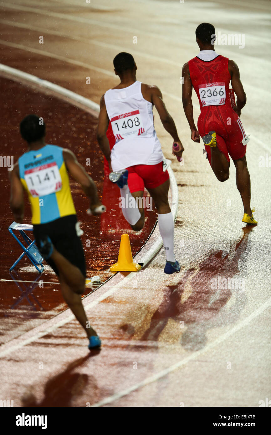 Hampden Park Glasgow 2 agosto 2014. Giochi del Commonwealth giorno 10 atletica. Uomini 4x400 finale del relè. Inghilterra prendere l'oro. Bahamas prendere argento e Trinidad & Tobago prendere il bronzo. Credito: ALAN OLIVER/Alamy Live News Foto Stock