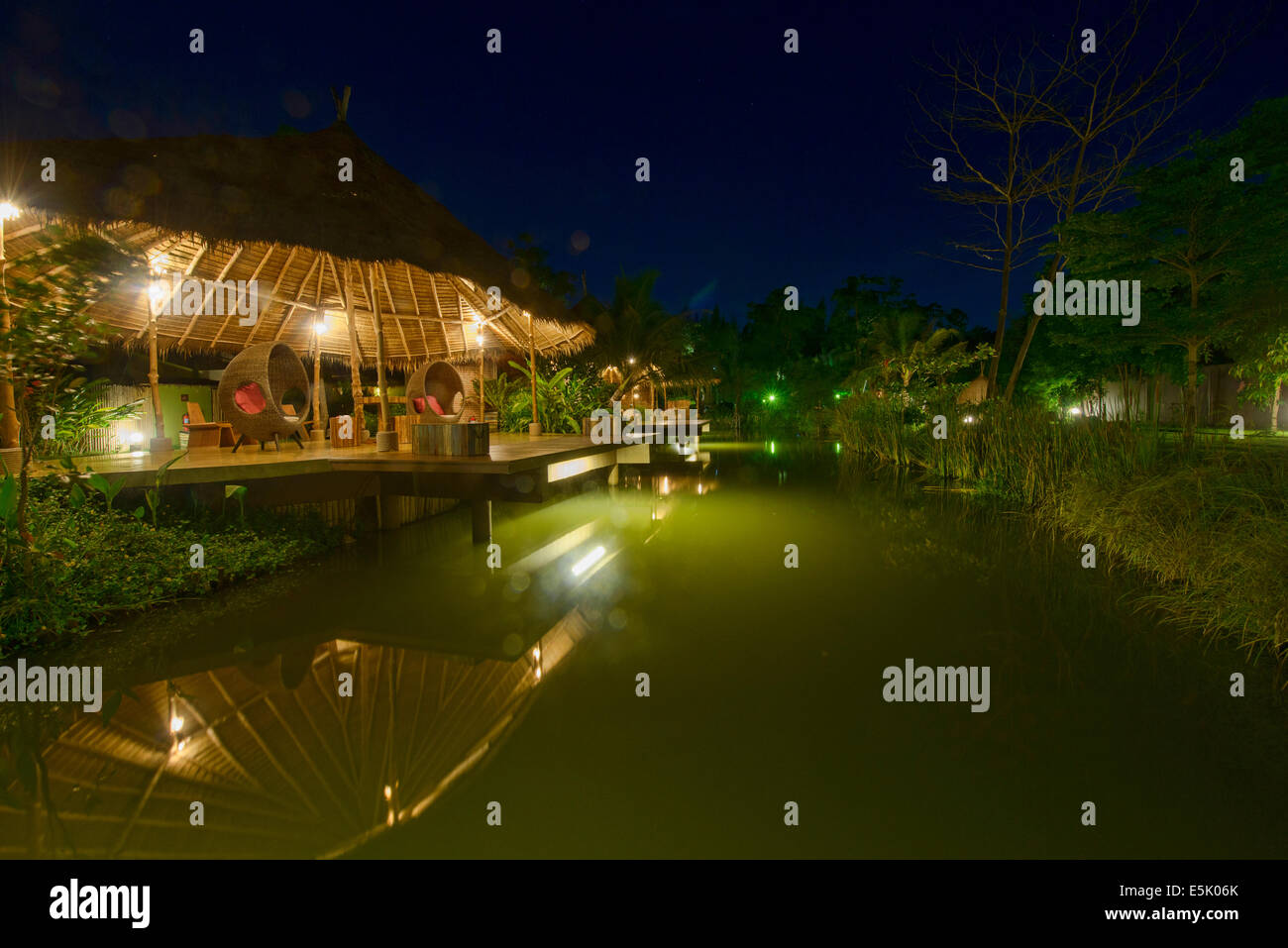 Thai eco resort in Amphawa, Thailandia Foto Stock