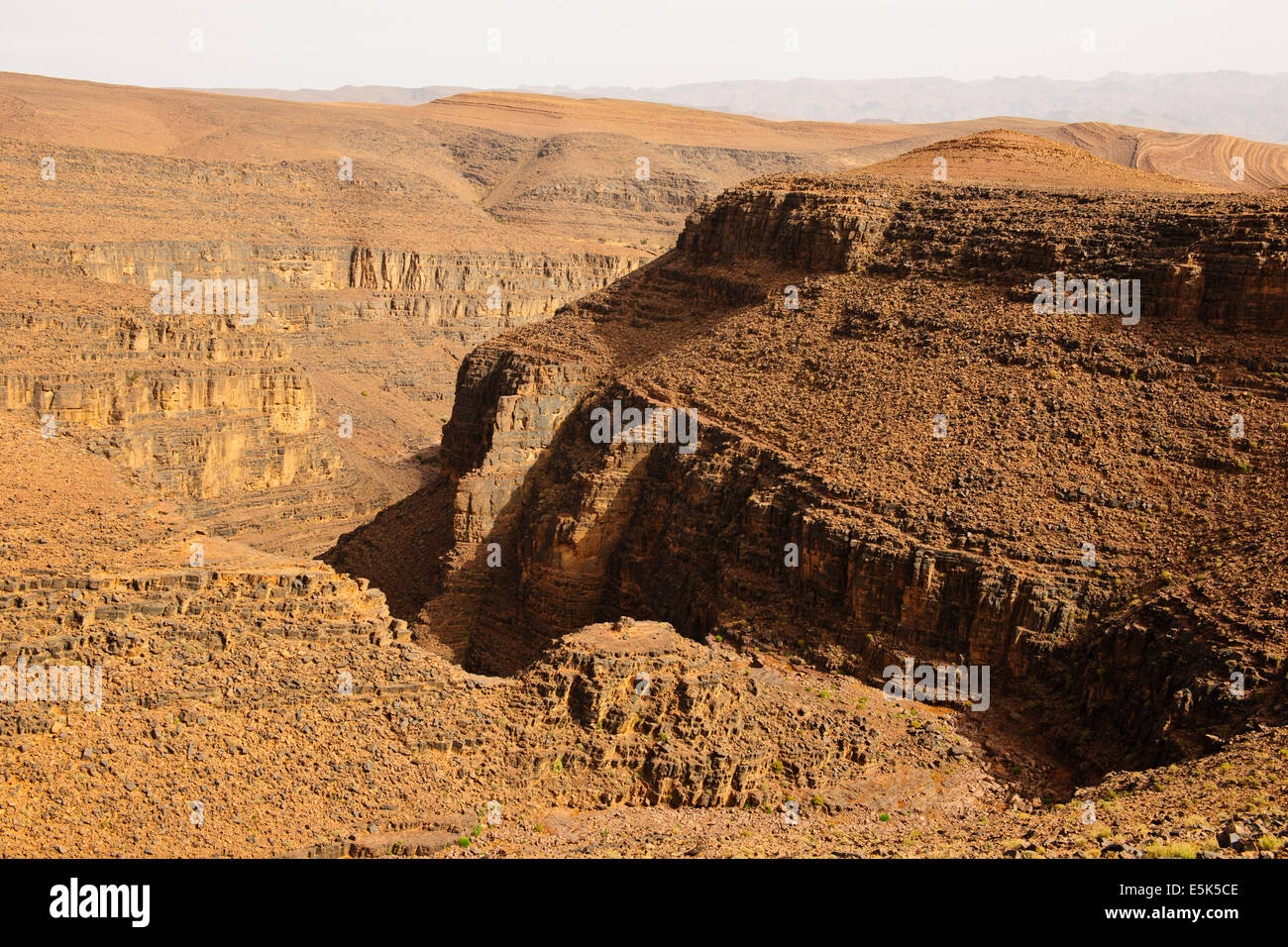 Tiz-n-Tin-Ififft pass,Valle di Draa Fiume,Paolo Street,Travel & fotografo di paesaggio,Sud del Marocco,confina deserto del Sahara Foto Stock
