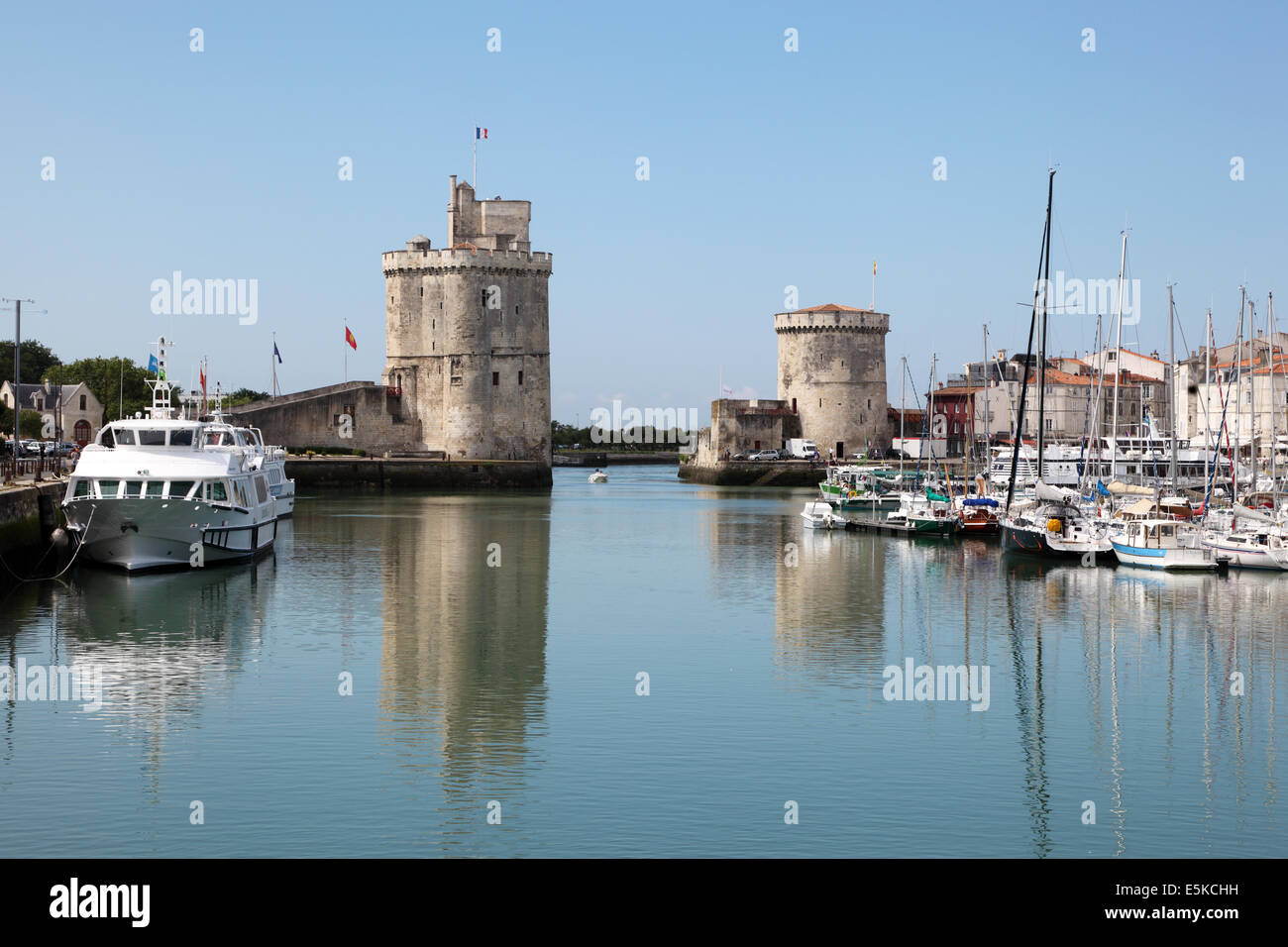 Entrata al vecchio porto di La Rochelle Charente Maritime, Francia Foto Stock