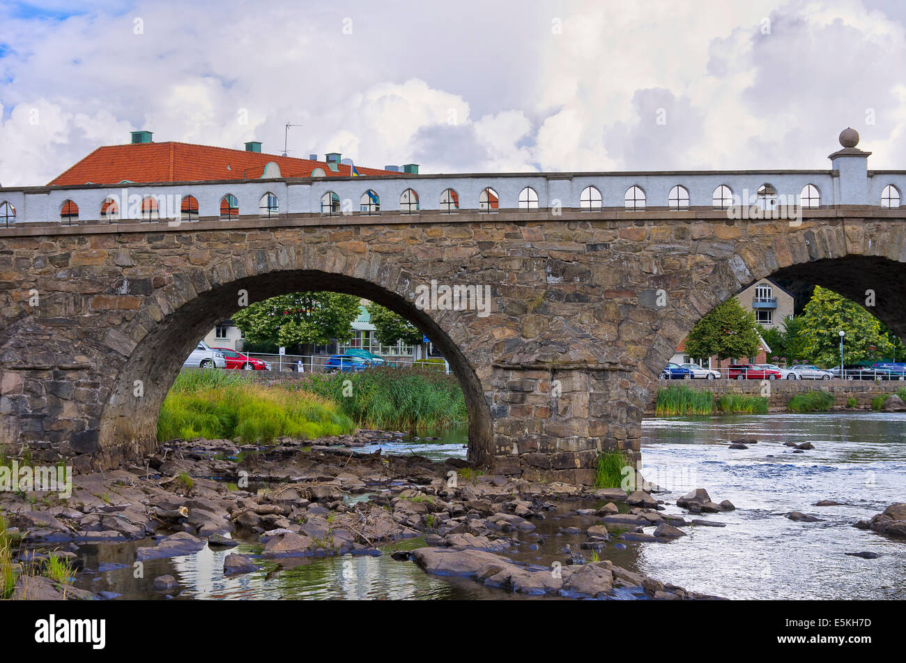 Ponte storico attraverso il fiume Aetran, Falkenberg (Svezia). Foto Stock
