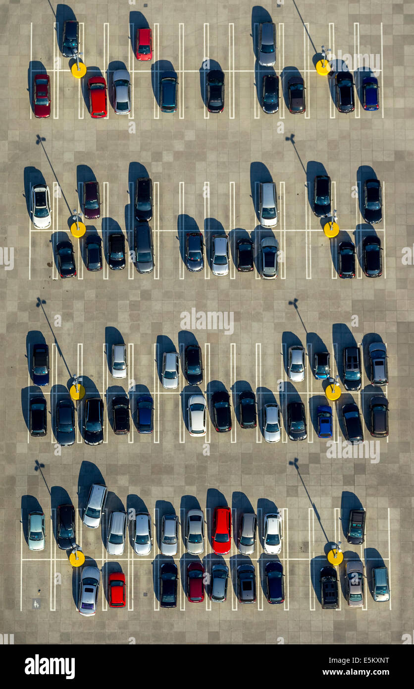 Vista aerea, automobili parcheggiate, Nord Reno-Westfalia, Germania Foto Stock