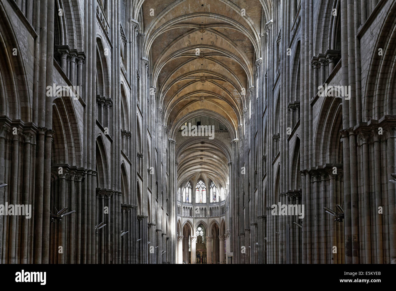 Navata della cattedrale gotica di Rouen, la cattedrale di Notre Dame, Rouen, Seine-Maritime, Alta Normandia, Francia Foto Stock