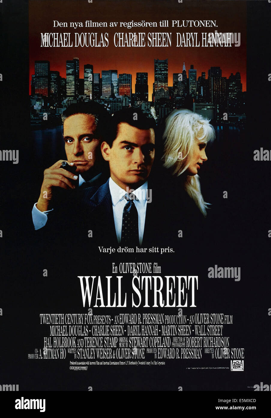 WALL STREET, svedese locandina, da sinistra: Michael Douglas, Charlie Sheen Daryl Hannah, 1987, TM & Copyright © del xx secolo Foto Stock