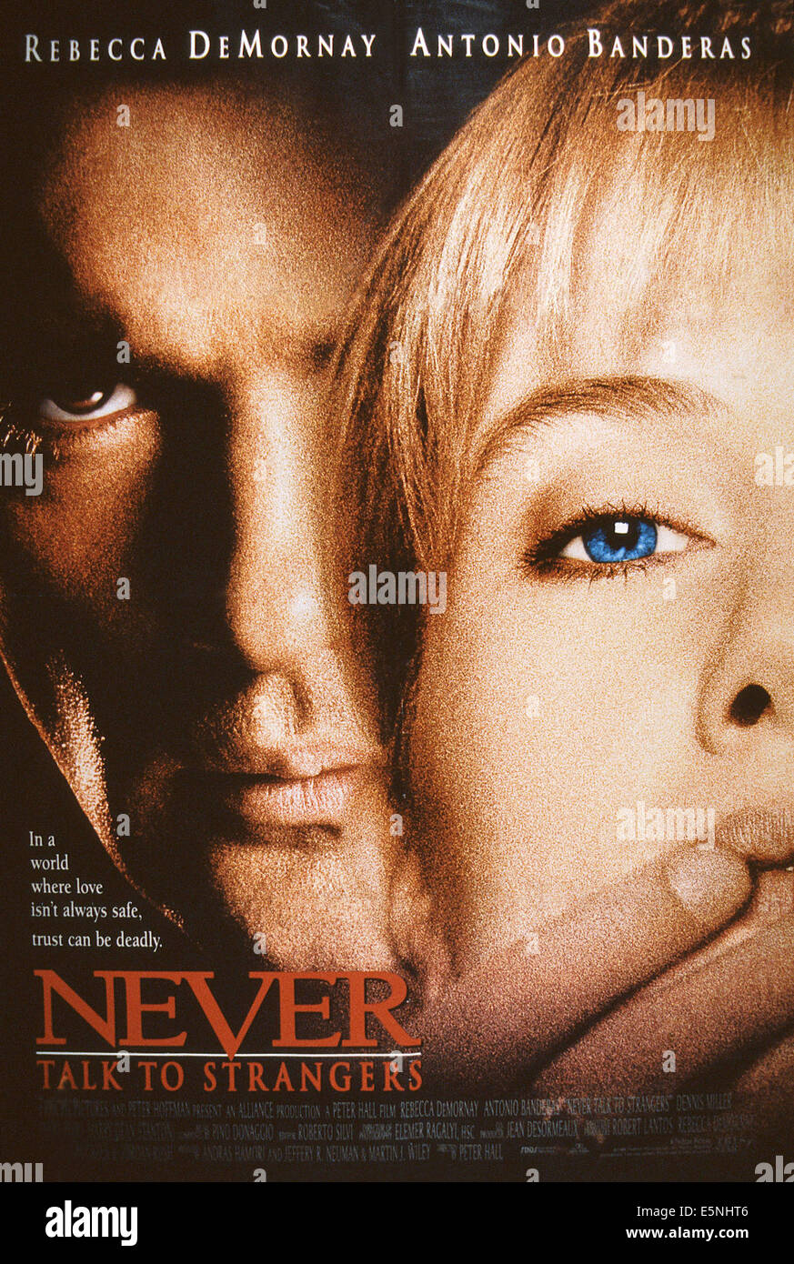 Non parlare con gli sconosciuti, noi poster, da sinistra: Antonio Banderas,  Rebecca De Mornay, 1995, ©TriStar Pictures/cortesia Everett Foto stock -  Alamy