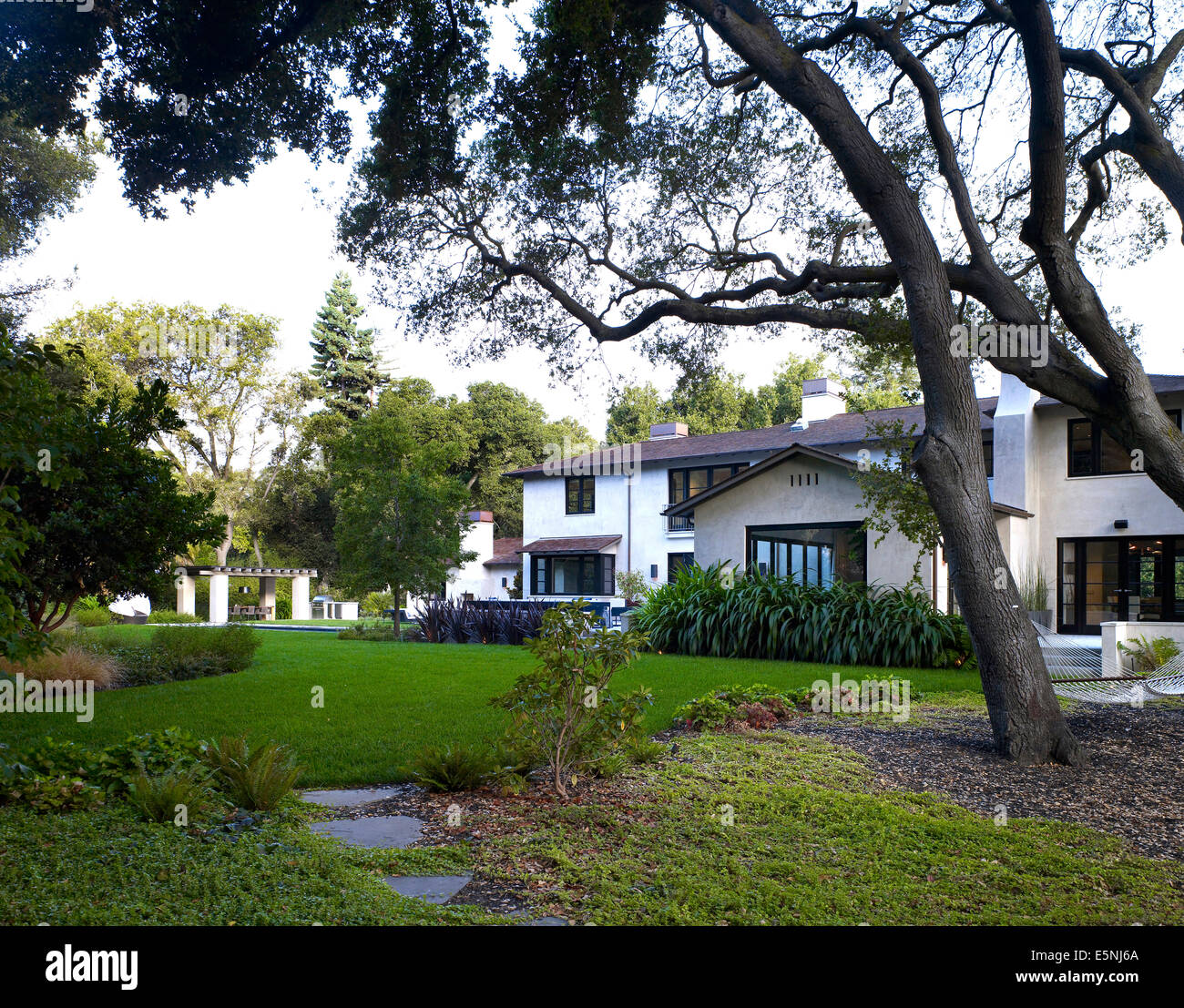 Giardino di casa di pietra, Atherton, California, Stati Uniti d'America. Foto Stock