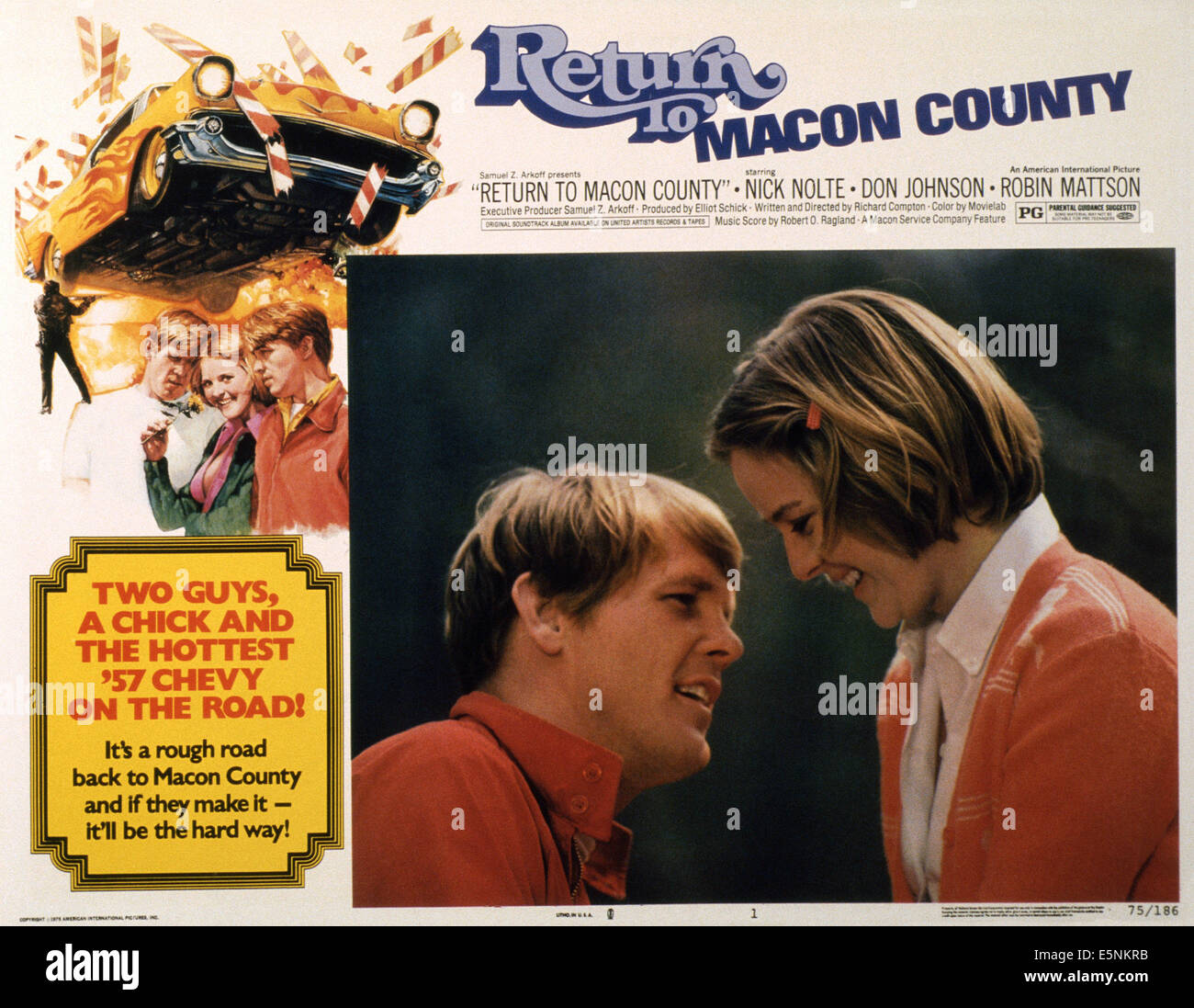 Ritorno a MACON COUNTY, noi lobbycard, da sinistra: Nick Nolte, Robin Mattson, 1975 Foto Stock