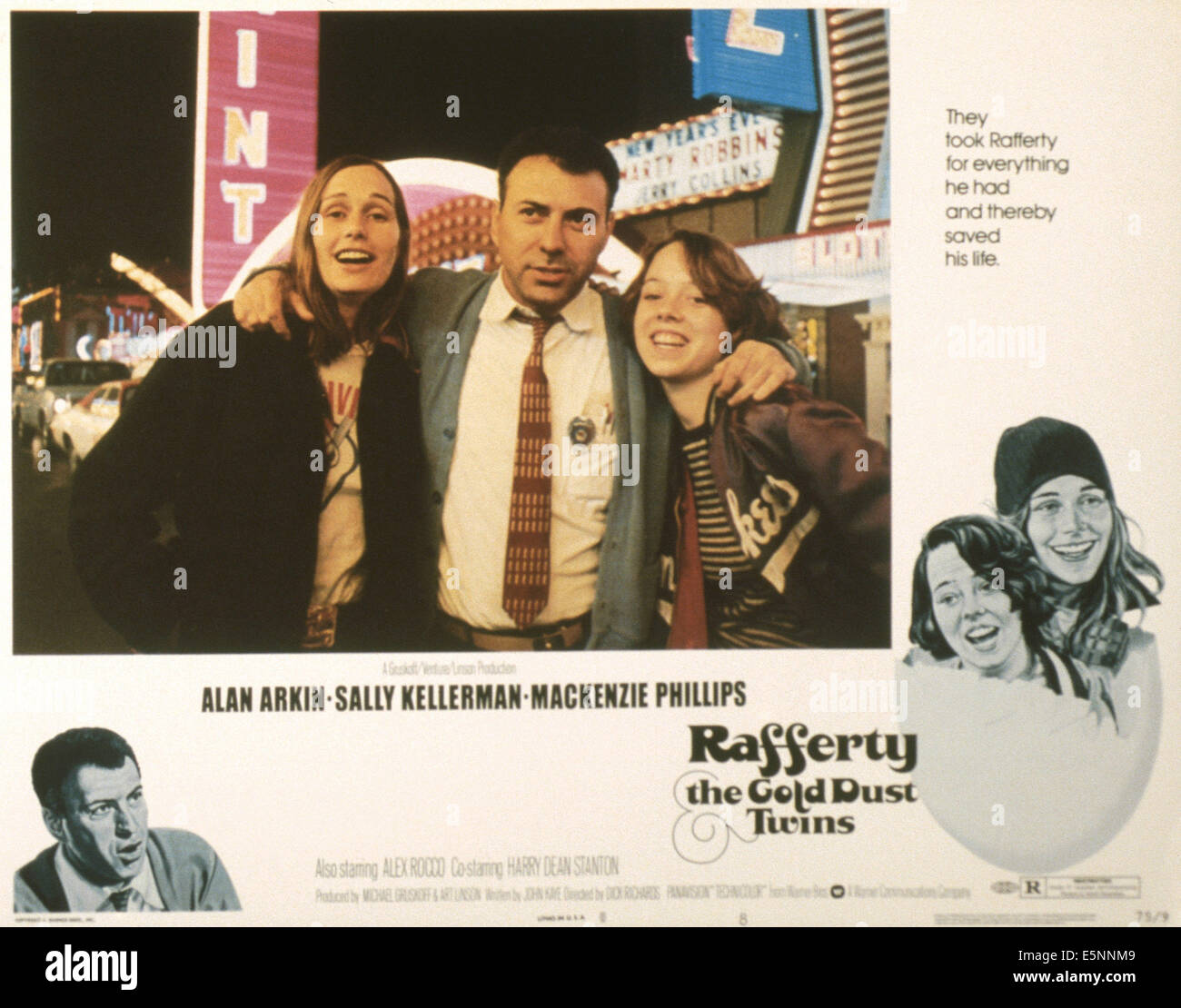 RAFFERTY E LA POLVERE D ORO gemelli, noi lobbycard, da sinistra: Sally Kellerman, Alan Arkin, Mackenzie Phillips, 1975 Foto Stock
