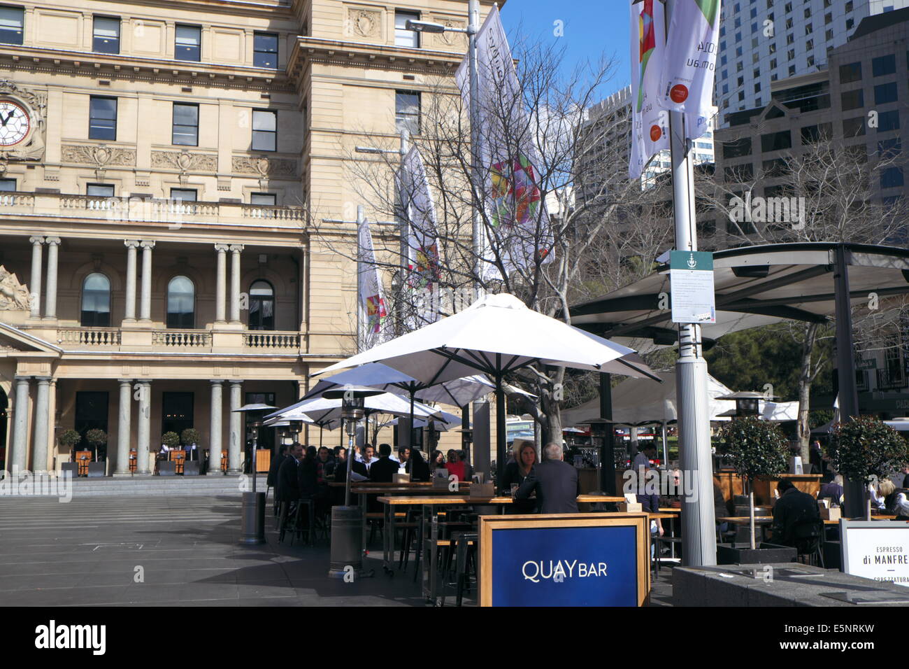 Caffetteria in alfred Street, fuori dall'edificio della Customs House, Sydney, NSW, Australia Foto Stock