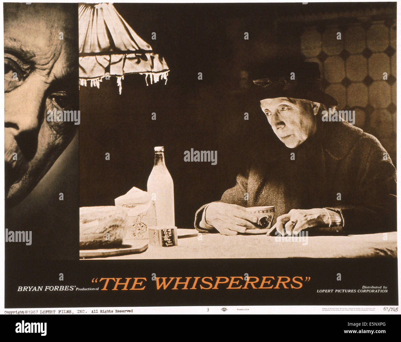 Il WHISPERERS, noi lobbycard, Edith Evans, 1967 Foto Stock