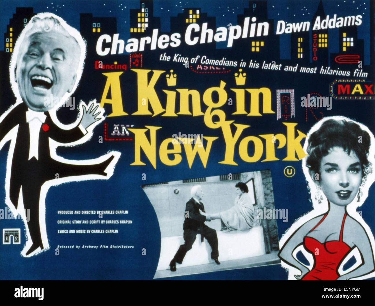 Un re A NEW YORK, da sinistra a destra, su entrambe le copertine e la finestra della scena: Charlie Chaplin, Dawn Addams, 1957 Foto Stock