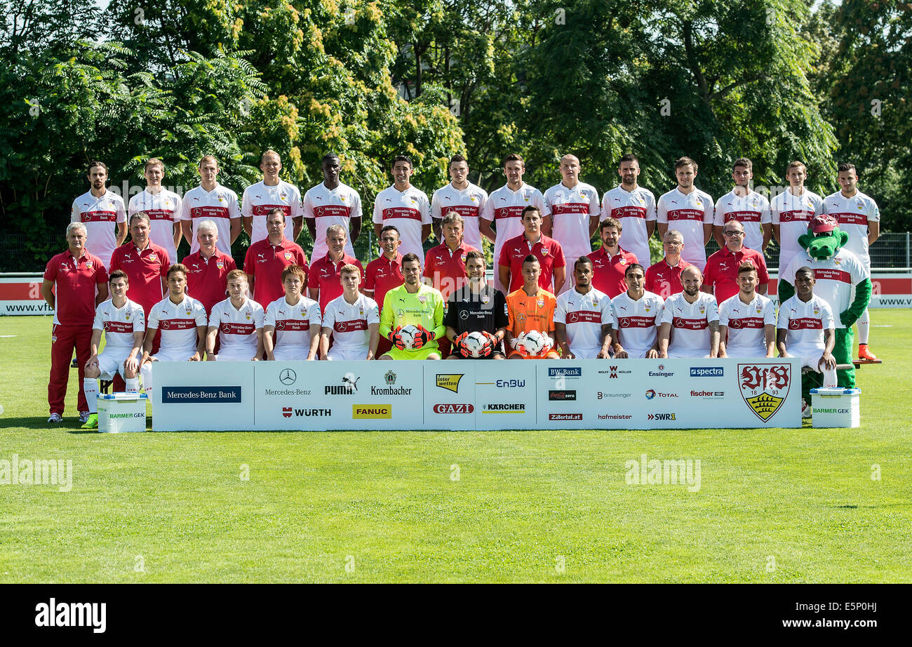 Calcio tedesco Bundesliga - Photocall VfB Stoccarda il 24 luglio 2014 a Stoccarda, Germania: fila superiore (l-r): Martin Harnik, Daniel Schwaab, Georg Niedermeier, Raffaello Holzhauser, Antonio Rüdiger, Karim Haggui, Daniel Ginczek, Christian Gentner, Adam Hlousek, Vedad Ibisevic, William Kvist, Robin Yalcin, Florian Klein, Sercan Sararer. Riga centrale (l-r): Armin Veh, Reiner Geyer, Armin Reutershahn, Andreas Menget, Günter Kern, Christos Papadopoulos, Gerhard Wörn, Manuel Roth, Matthias Hahn, Michel Meusch, Ralph Herkommet, Fritze. Fila anteriore (l-r): Marco Rojas, Moritz Leitner, Alexandra Maxim, Gotoku S Foto Stock