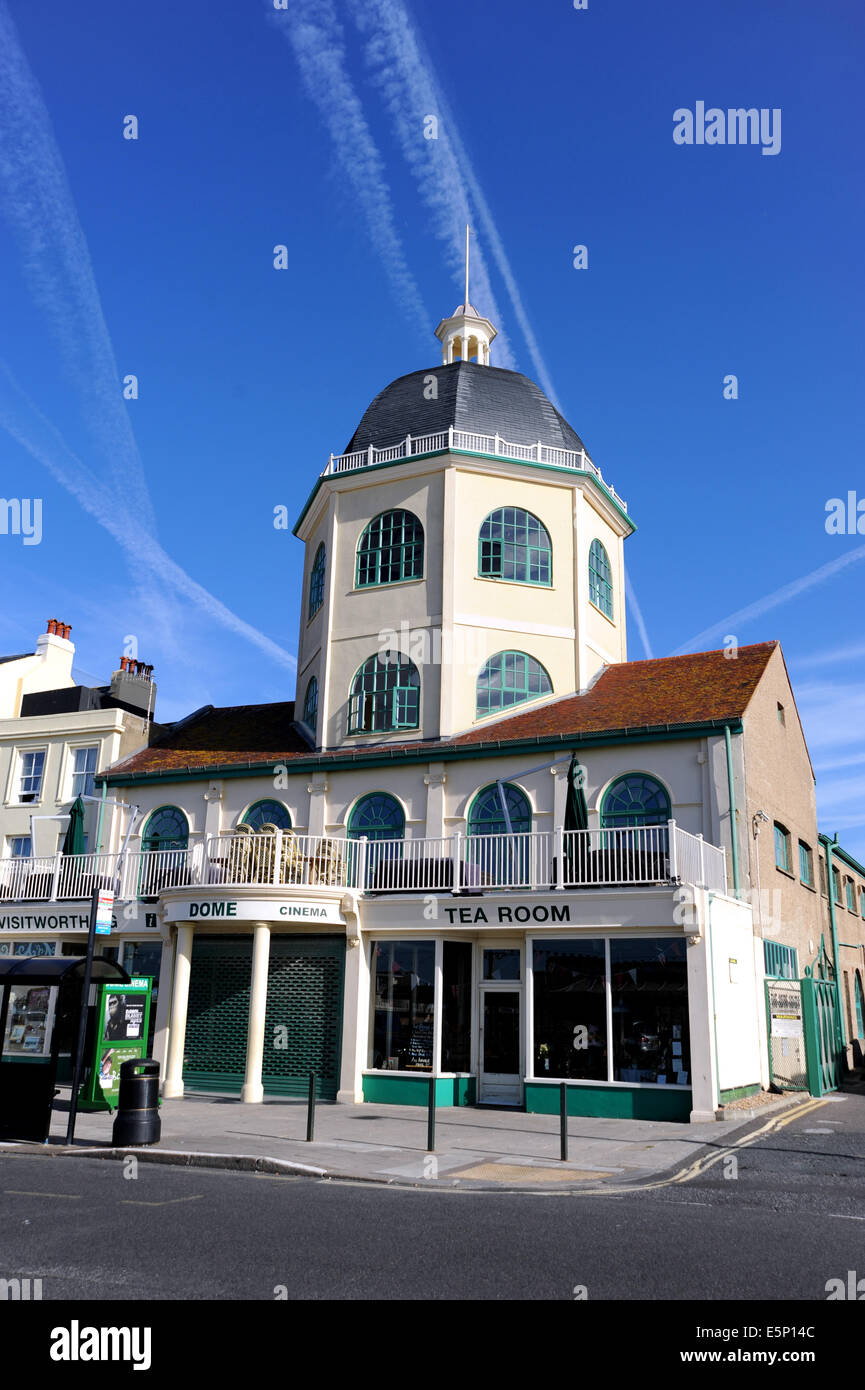 Worthing West Sussex Regno Unito - la celebre cupola cinema sul lungomare che presenti nel film "desiderate sono state qui' Foto Stock