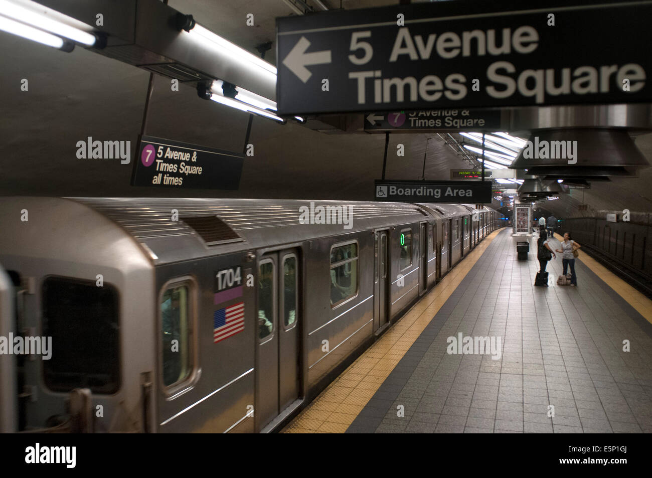 Piattaforma con la Metropolitana Linea 7 Stazione Grand Central Terminal sul centro cittadino inferiore. 42Nd Street e Park Avenue. Grand Central Terminal Foto Stock