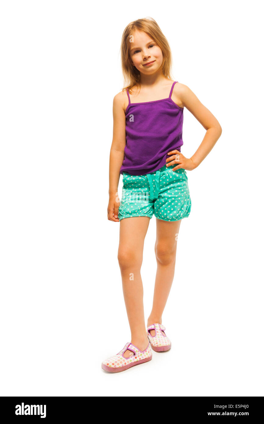Graziosa bambina in maglietta viola Foto stock - Alamy