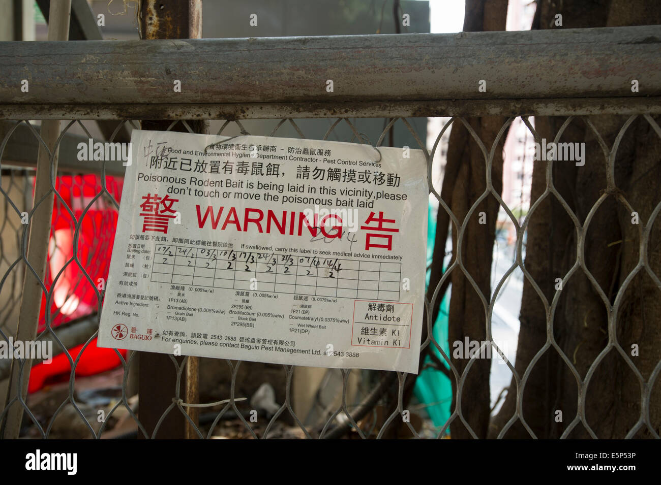 Segno di avvertimento del roditore velenosi esca nelle vicinanze. Hong Kong Cina. Foto Stock