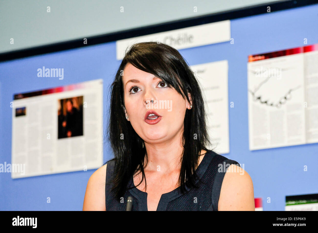 Belfast, Irlanda del Nord. Il 4° agosto 2014. Grainne Teggart da Amnesty International Credit: stephen Barnes/Alamy Live News Foto Stock