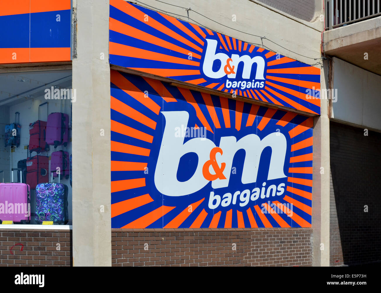 Un B&M occasioni store Foto Stock