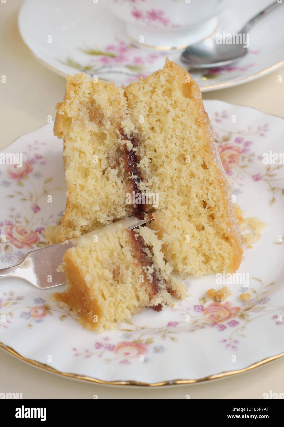 Victoria sponge cake su vintage floral cina Foto Stock