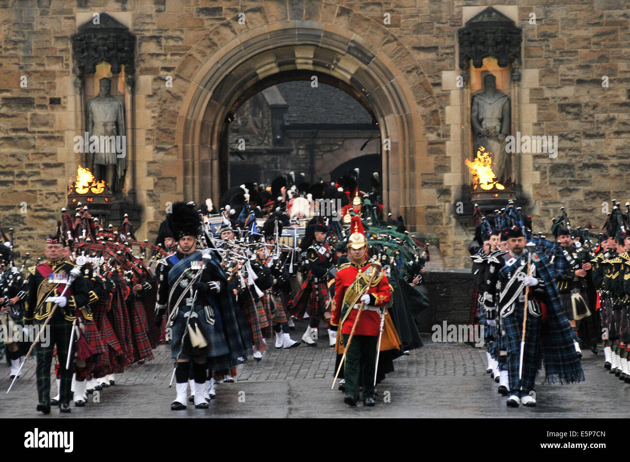 Edimburgo, Scozia, Regno Unito. Il 2 agosto 2014. Il Royal Edinburgh Tattoo militare avviene sulla spianata della famosa in tutto il mondo e Foto Stock