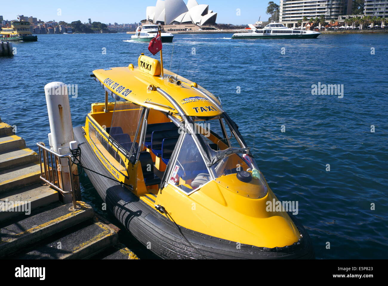 Sydney water taxi sul porto di Circular Quay,l'australia Foto Stock