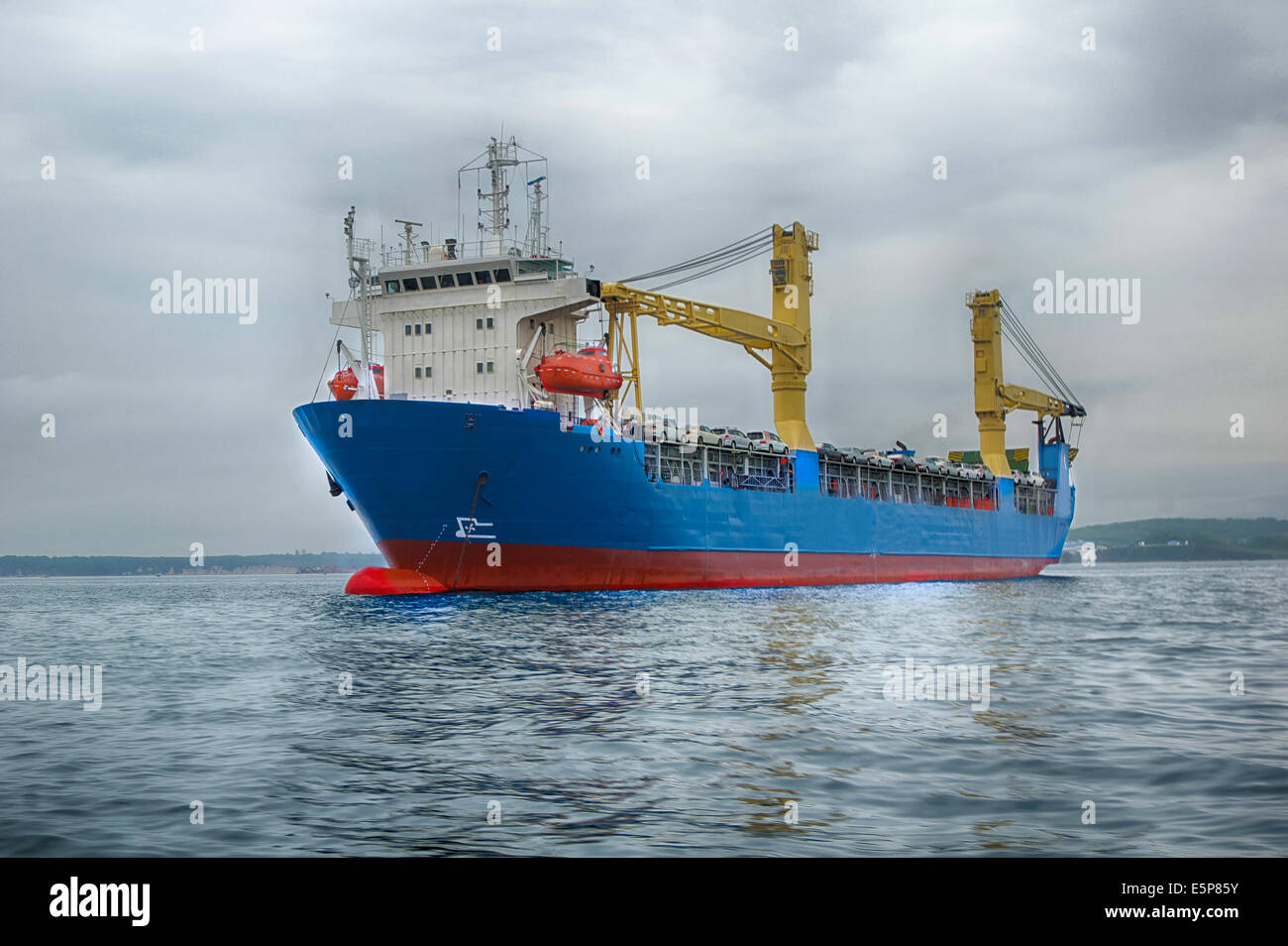 Il cargo shipfor veicoli da trasporto in mare Foto Stock