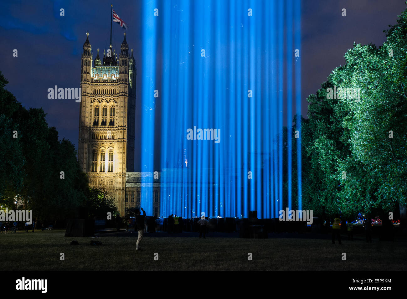 14-18 ora rivela Lights Out London spettri di installazione da Ryoji Ikeda per il centenario di WW1. Credito: Piero Cruciatti/Alamy Live News Foto Stock