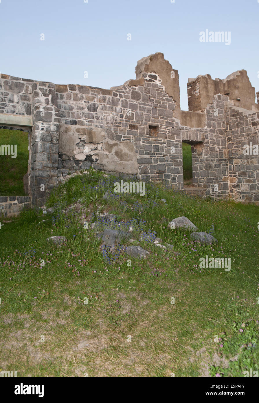 Rovine della caserma di Fort Crown Point nello Stato di New York. Foto Stock