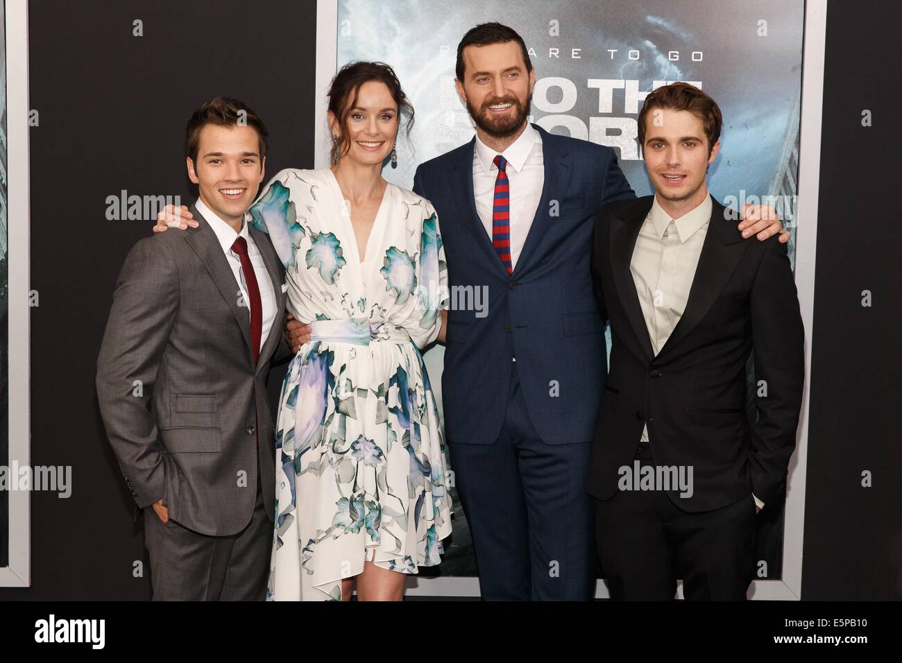 New York, NY, STATI UNITI D'AMERICA. Il 4° agosto 2014. Nathan Kress, Sarah Wayne Callies, Richard Armitage, Max diacono all'arrivo nella tempesta Premiere, AMC Loews Lincoln Square, New York, NY Agosto 4, 2014. Credito: Jason Smith/Everett raccolta/Alamy Live News Foto Stock