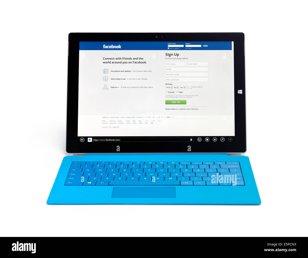 Microsoft Surface Pro 3 computer tablet con Facebook sign up schermo sul display isolati su sfondo bianco Foto Stock
