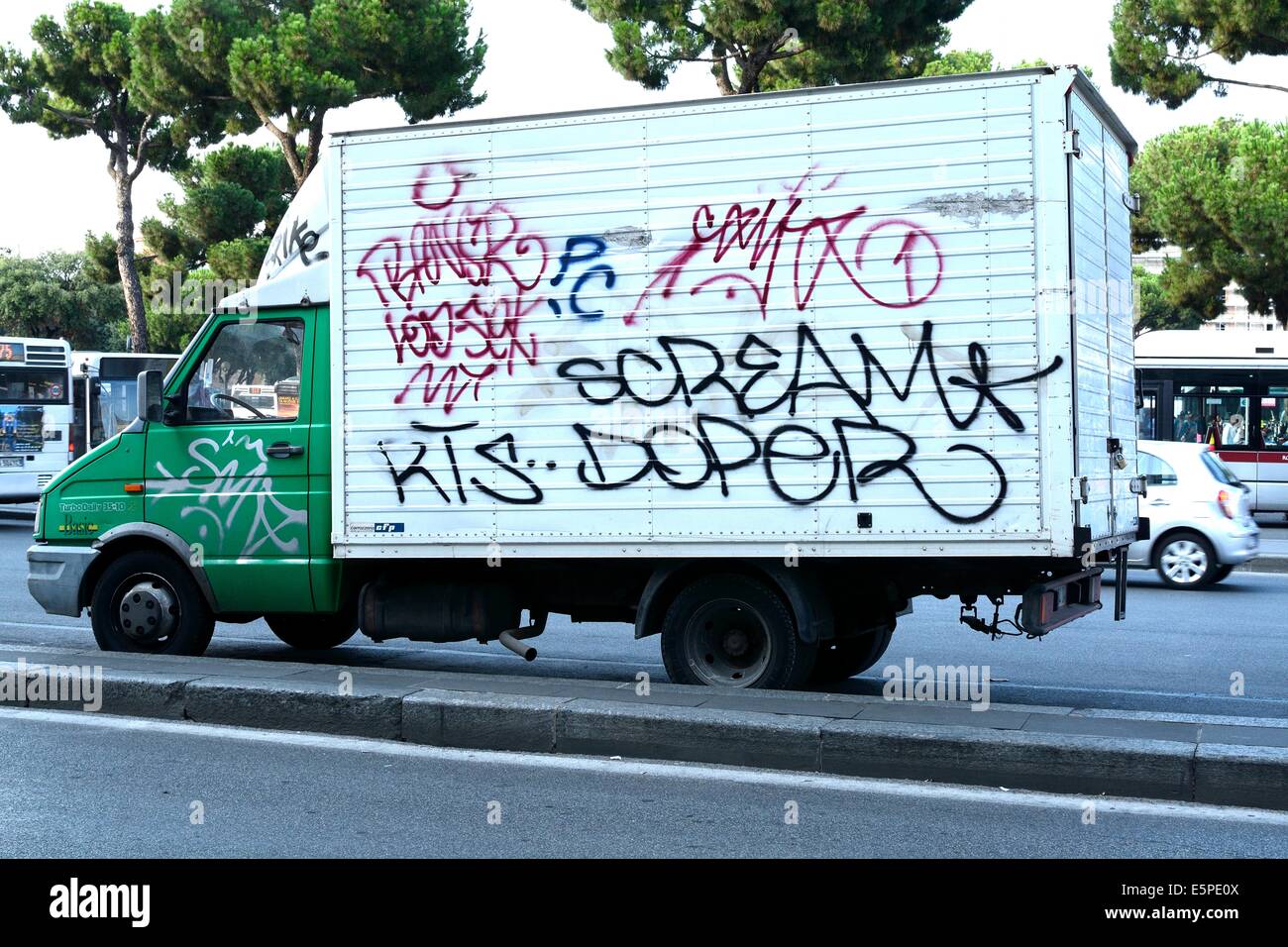 Van e Graffiti Foto Stock
