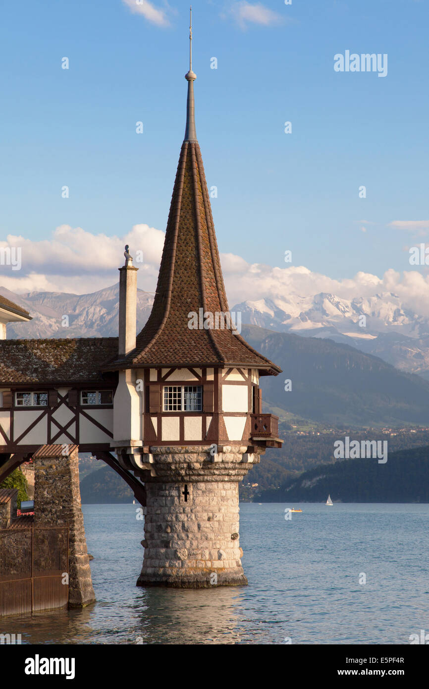Torre romana di Oberhofen Castello sul Lago di Thun, Svizzera. Foto Stock