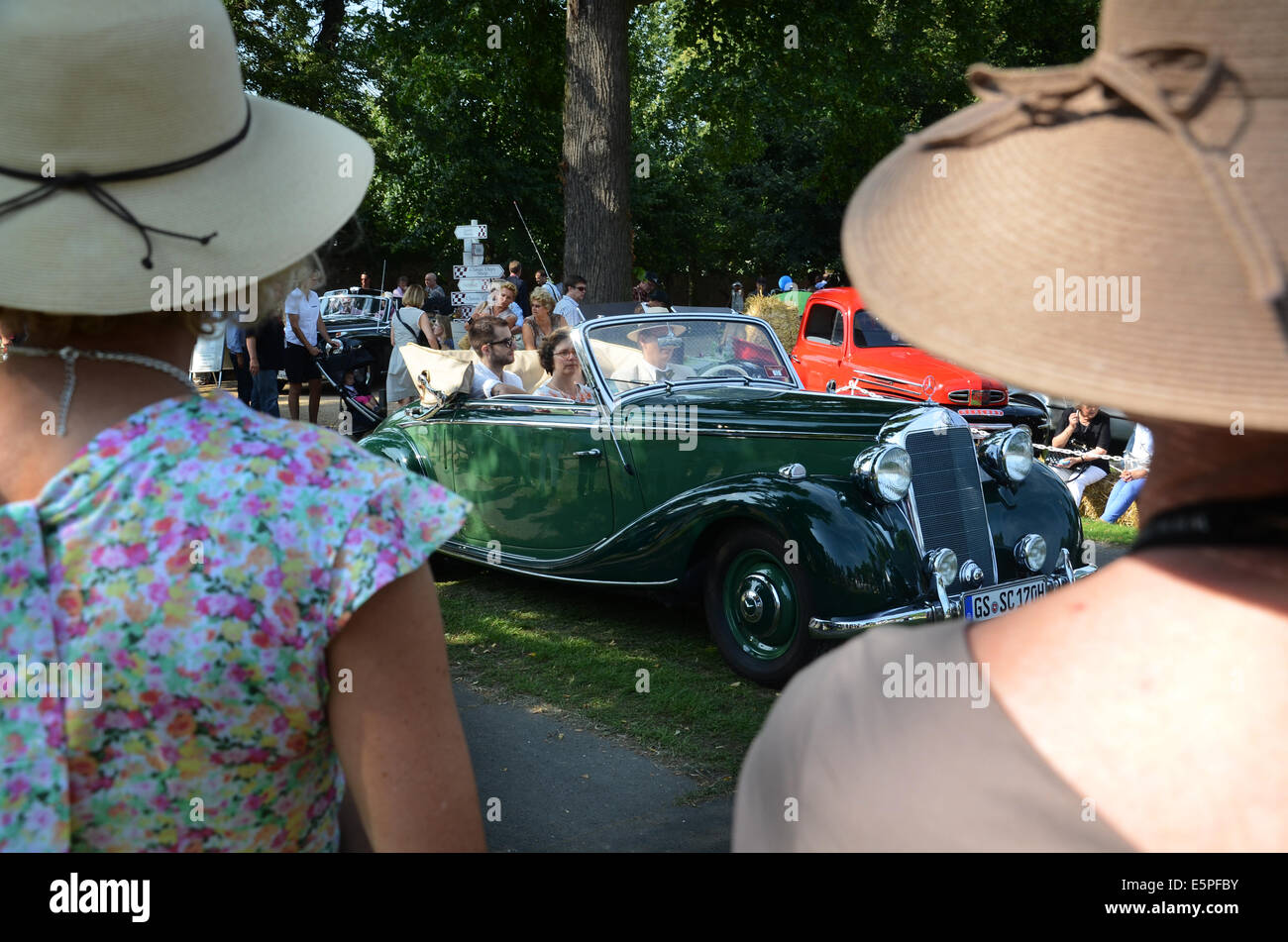 Gli spettatori in occasione della Classic giorni 2014 a Dyck castello nei pressi di Düsseldorf, Renania settentrionale-Vestfalia, Germania, Europa Foto Stock