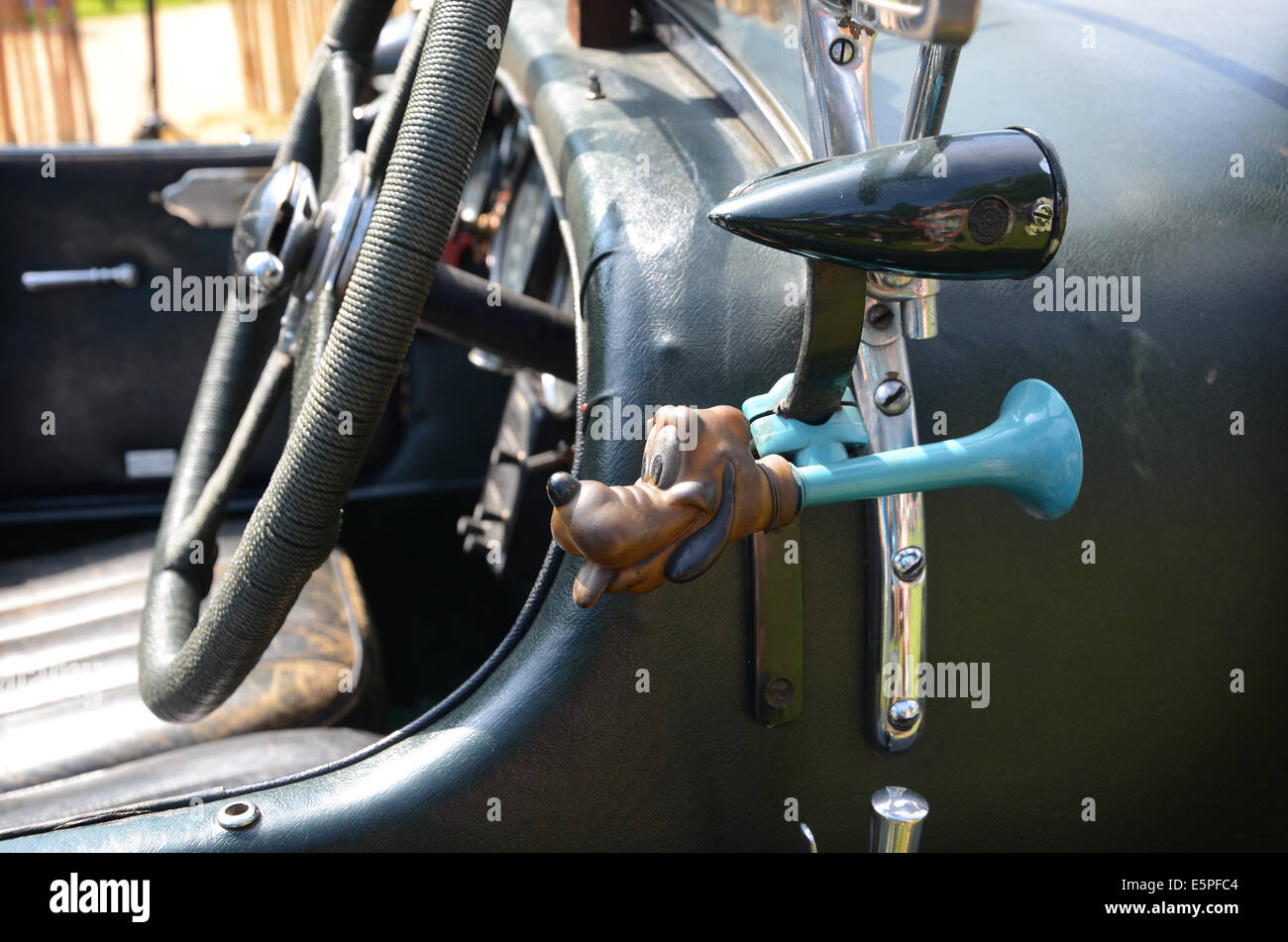 Dettaglio del ventilatore 1929 Bentley al Classic giorni con una supergun legato al lato, 2014 Schloss Dyck, Germania Foto Stock